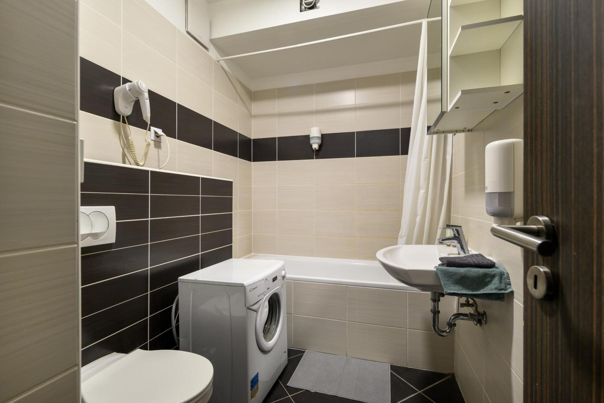 Sun Resort Residential Suite-Free Parking Garage Same Building Budapest Extérieur photo